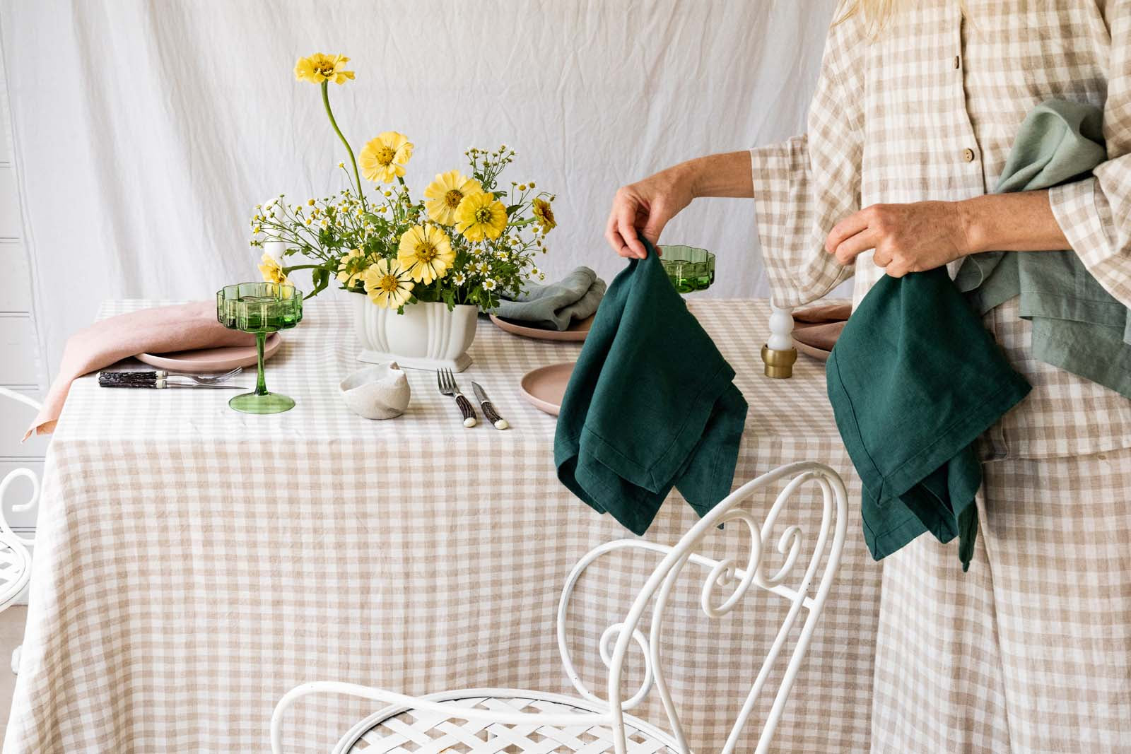linen table cloth and linen napkins