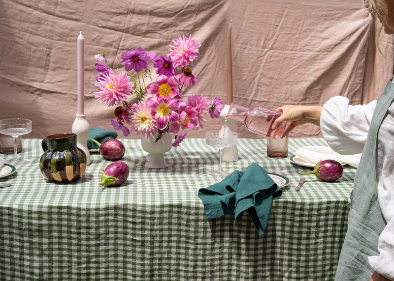 linen table cloth and linen napkins