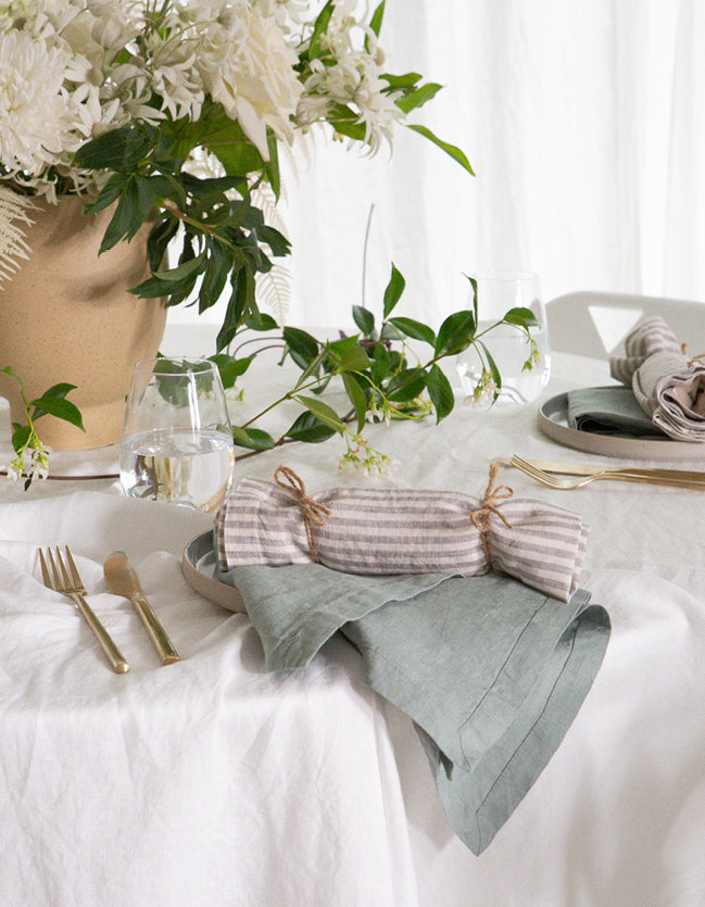 Christmas Dining Centrepieces with @huckleberryflowers