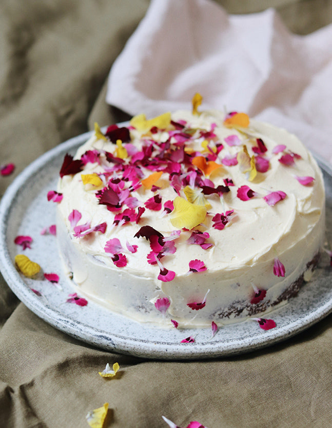 Strawberry & Macadamia Cake with Vanilla Bean Buttercream by @maddytrueman