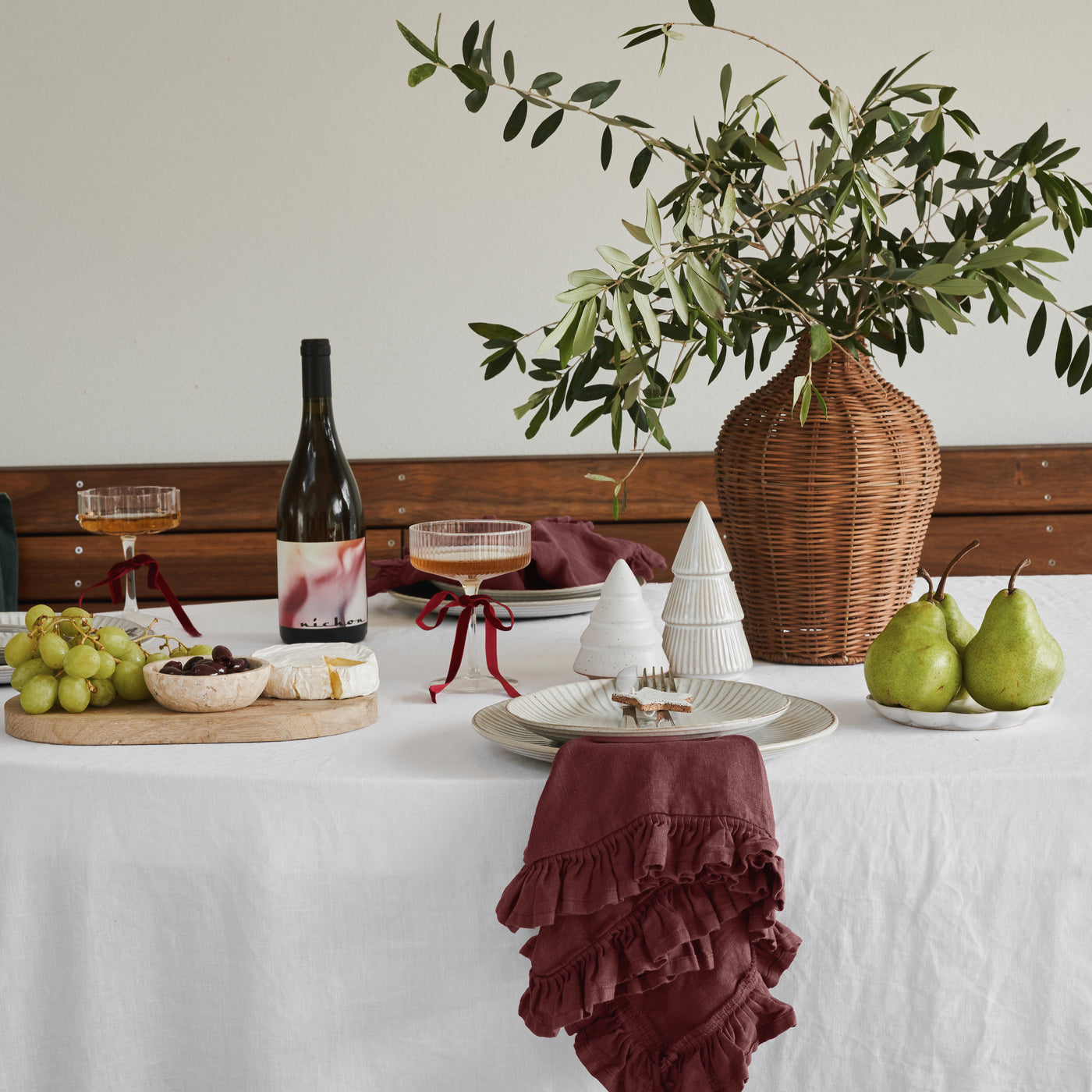 French Flax Linen Ruffles Napkins (Set Of 4) in Cherrywood