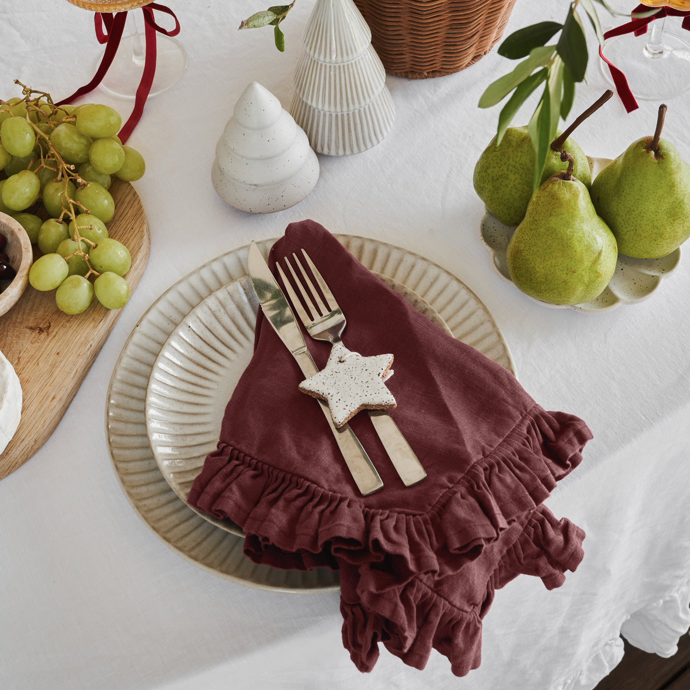 French Flax Linen Ruffles Napkins (Set Of 4) in Cherrywood