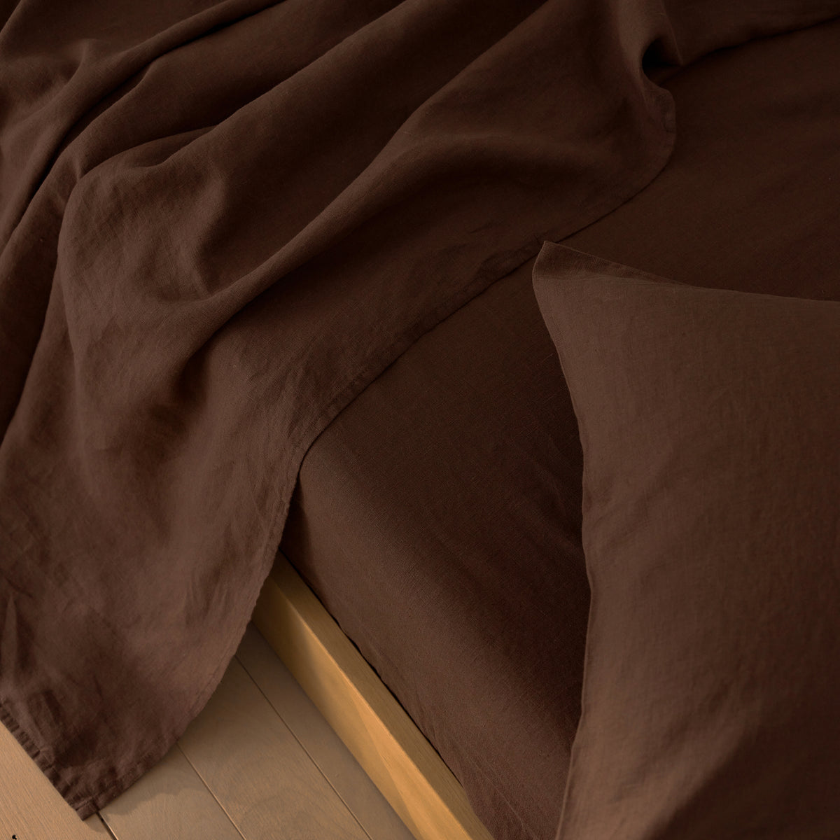 French Flax Linen Fitted Sheet in Chocolate
