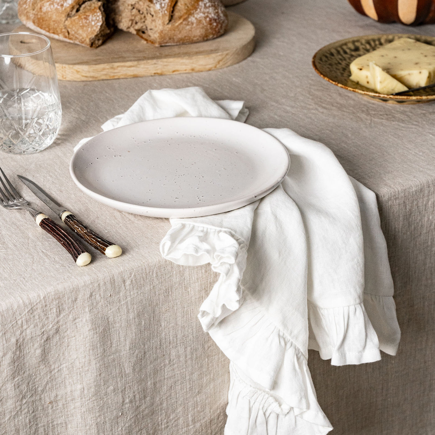 French Flax Linen Ruffles Napkins (Set Of 4) in White