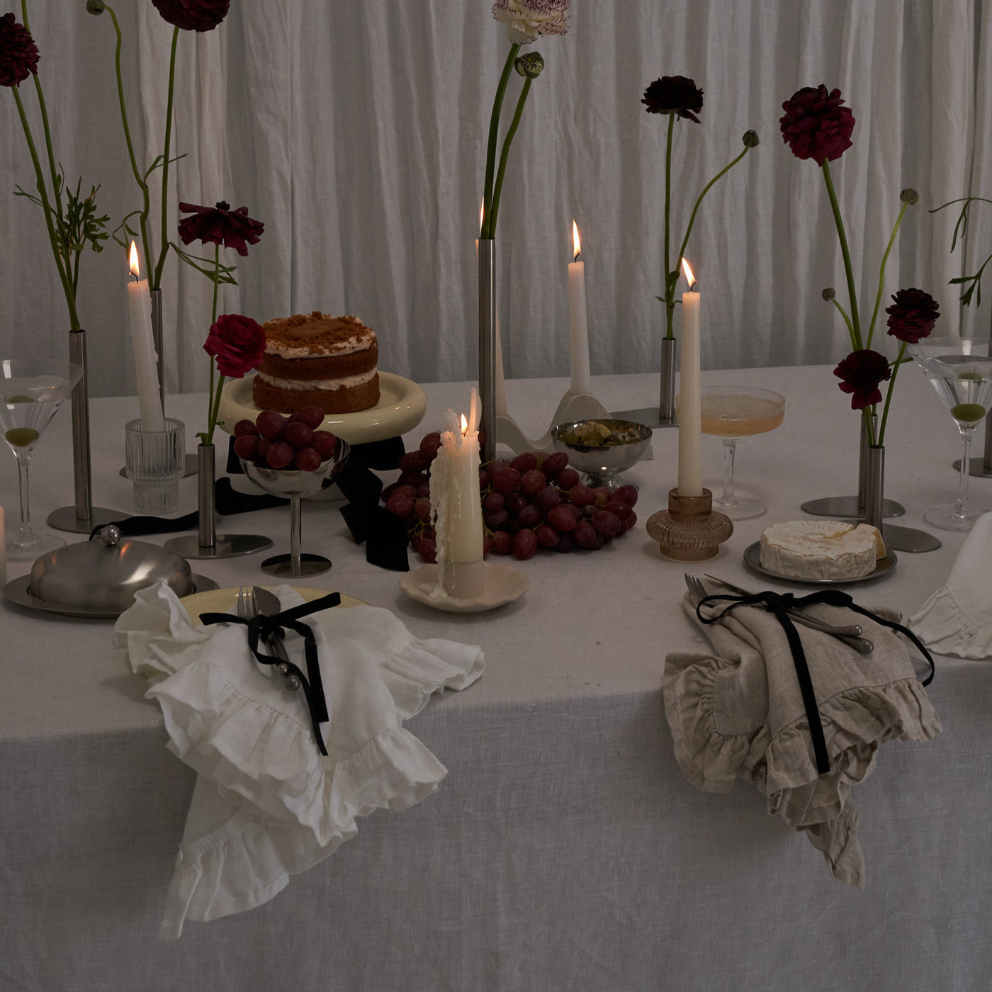 French Flax Linen Ruffle Napkins (Set Of 4) in White/Natural