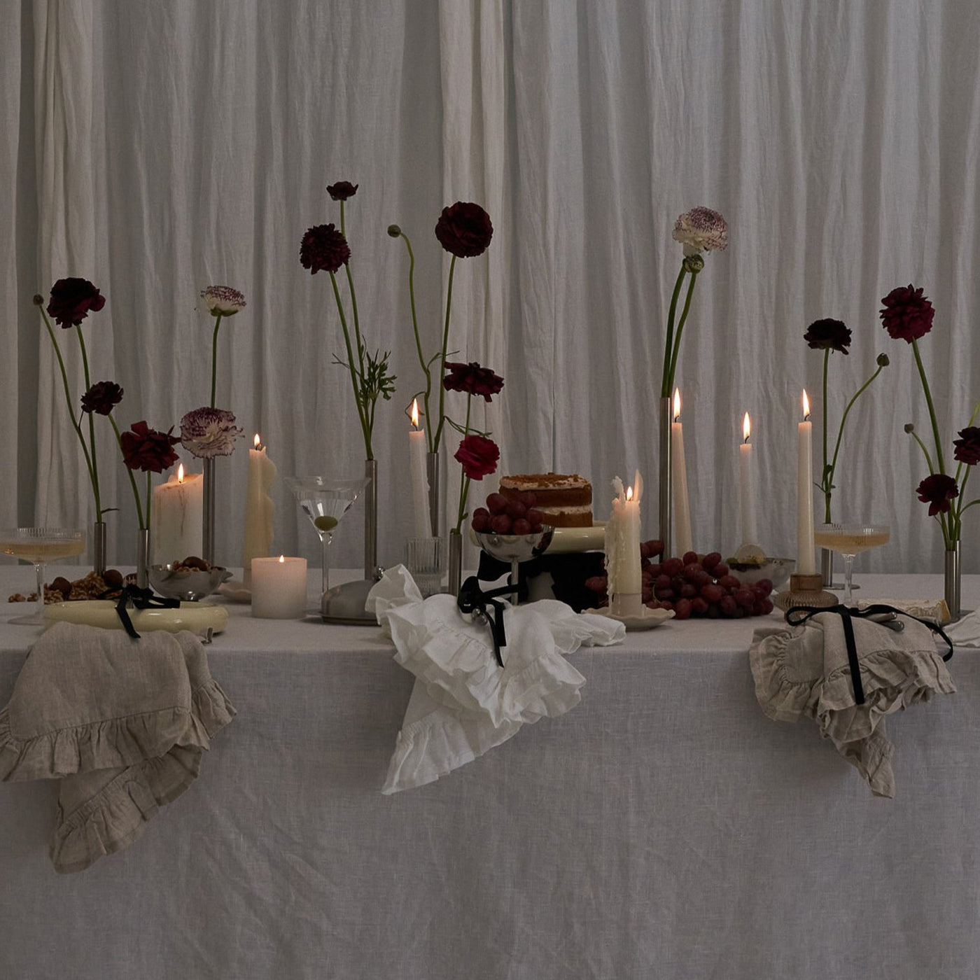 French Flax Linen Ruffle Napkins (Set Of 4) in White/Natural